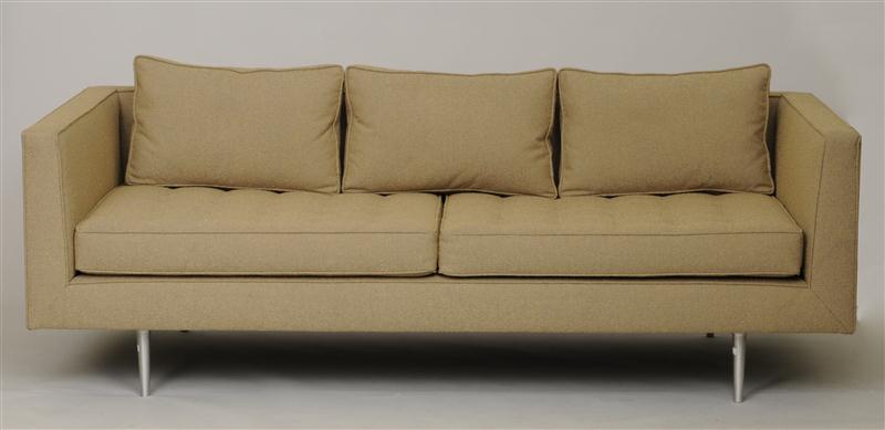 MODERN CHROME AND UPHOLSTERED SOFA 13c1bc