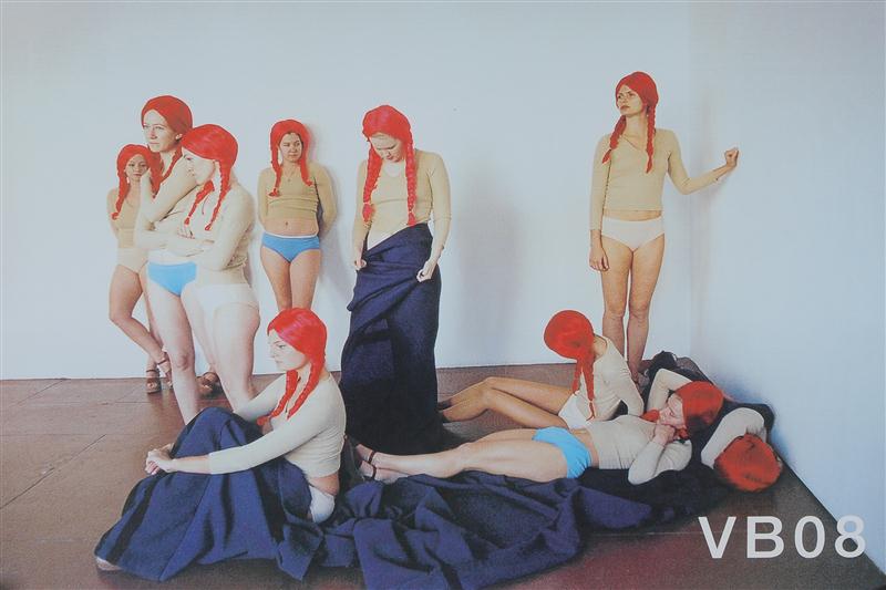 VANESSA BEECROFT b 1969 PARKETT 13c311