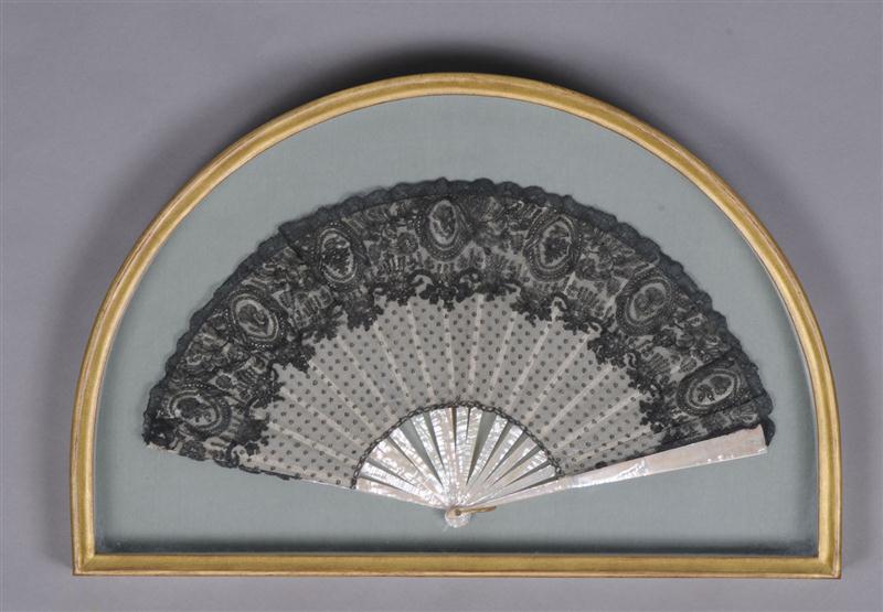 MIDNIGHT LACE AND GAUZE FAN WITH