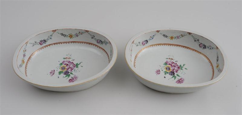 PAIR OF CHINESE EXPORT PORCELAIN