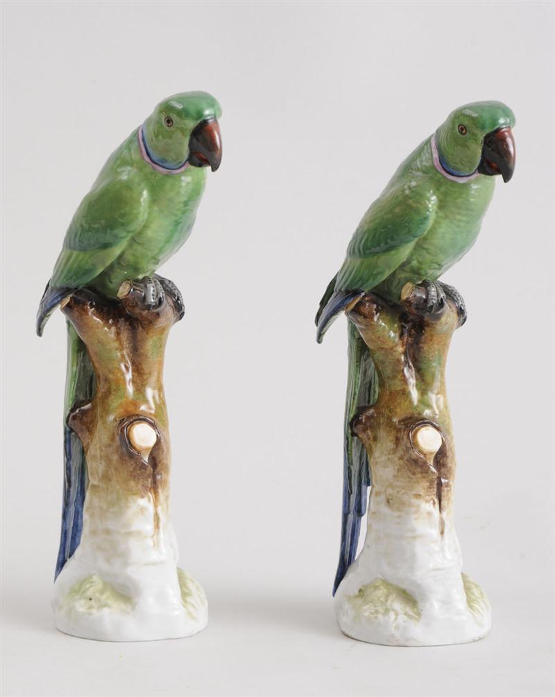 PAIR OF CONTINENTAL PORCELAIN FIGURES 13ccb3
