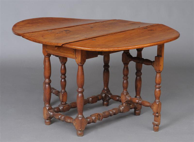 AMERICAN MAPLE GATE-LEG TABLE With