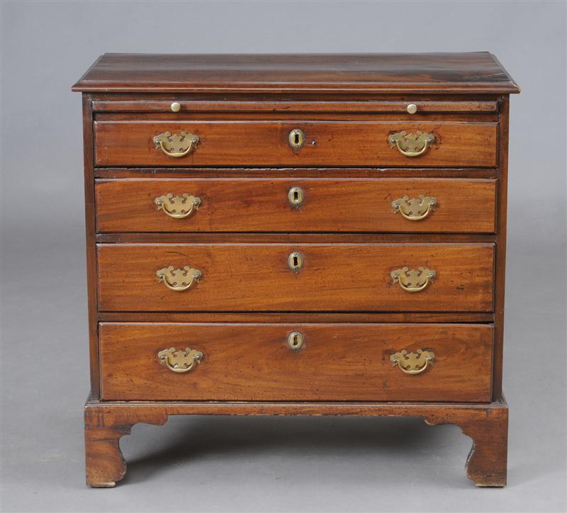 GEORGE III MAHOGANY CHEST OF DRAWERS 13ccf5