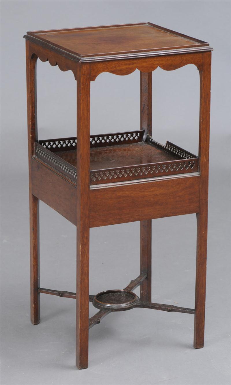 GEORGE III MAHOGANY WASH STAND The square