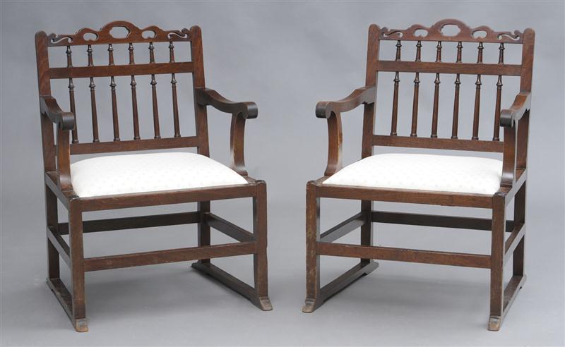 PAIR OF RENAISSANCE STYLE MAHOGANY 13cd2c