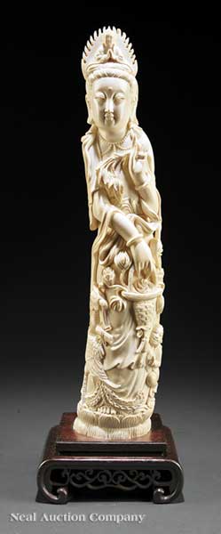 A Chinese Carved Ivory Figure of 13cff1