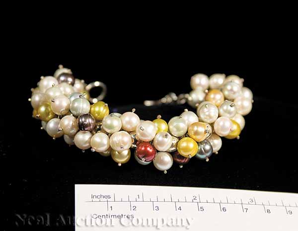 A Multicolor Cultured Pearl Bracelet