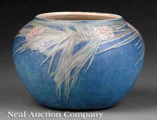 A Newcomb College Art Pottery Matte 13d510