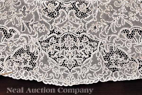 A Large Fine European Lace Tablecloth 13d591