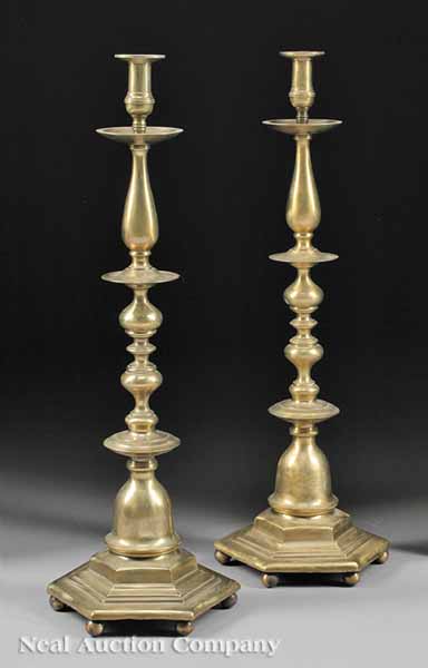 A Pair of Brass Table Candlesticks 13b02d