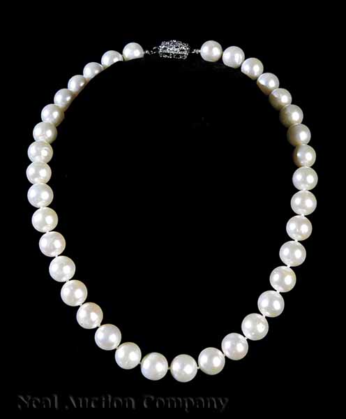 A Necklace of Thirty Six White 13b3a2