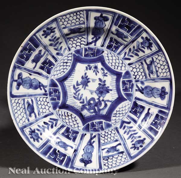 A Chinese Blue and White Kraak  13e5f3