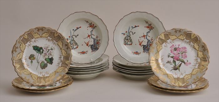 TWELVE ENGLISH PORCELAIN KAKIEMON SOUP