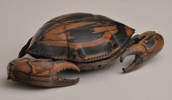 CARVED CALAMANDER WOOD CRAB FORM 13ebf5