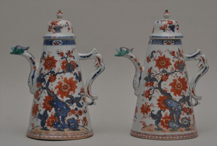 PAIR OF JAPANESE IMARI PORCELAIN