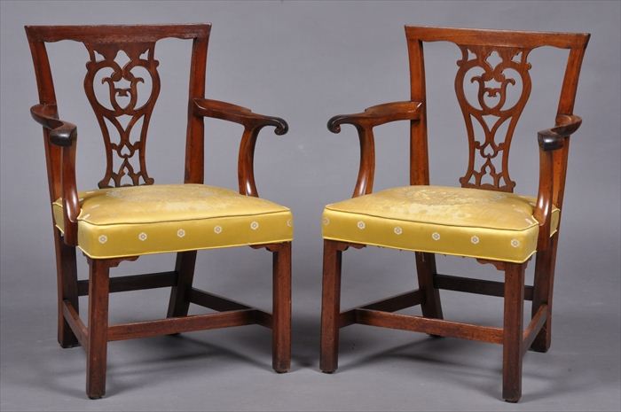 PAIR OF CHIPPENDALE CARVED MAHOGANY 13ecb6