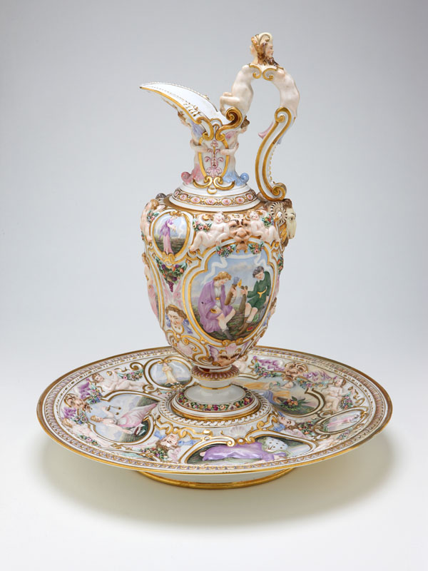 A Capodimonte porcelain ewer and underplate