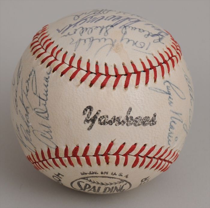 NEW YORK YANKEES: 1961 SIGNED TEAM BASEBALL