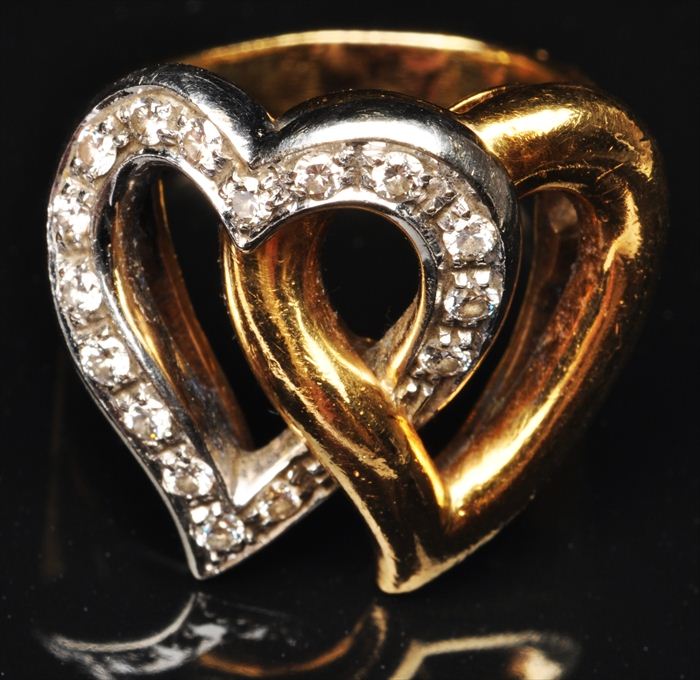 GOLD AND DIAMOND TWIN HEART RING 13f08e