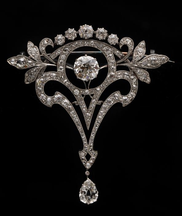 EDWARDIAN PLATINUM AND DIAMOND