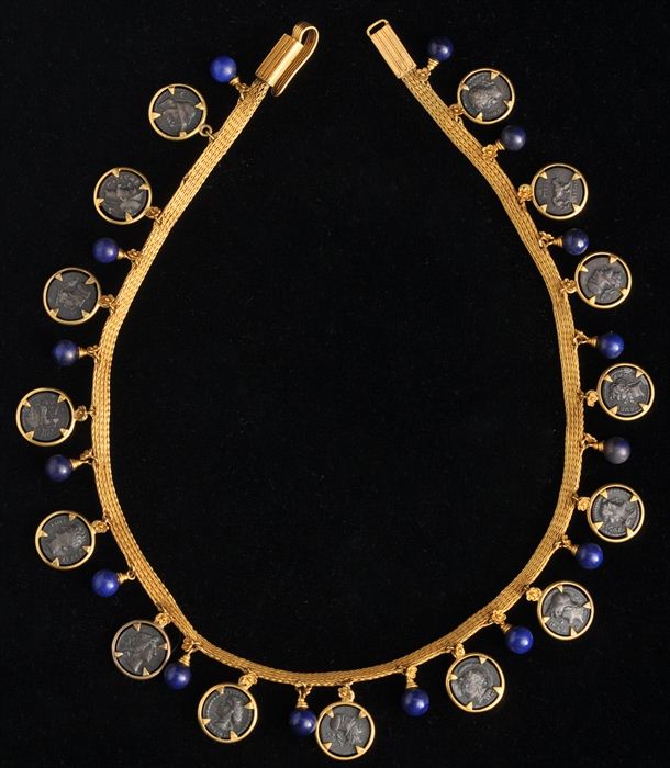 ETRUSCAN STYLE NECKLACE WITH COIN 13f102