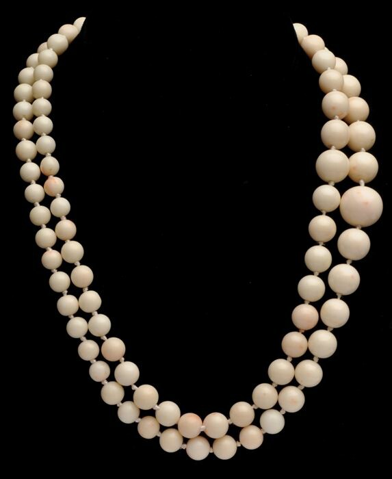 WHITE CORAL BEAD NECKLACE WITH 13f12e