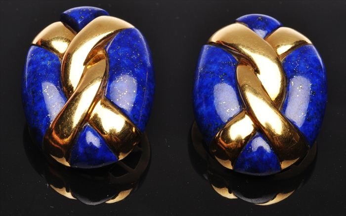 PAIR OF GOLD AND LAPIS OVAL CLIP 13f17a