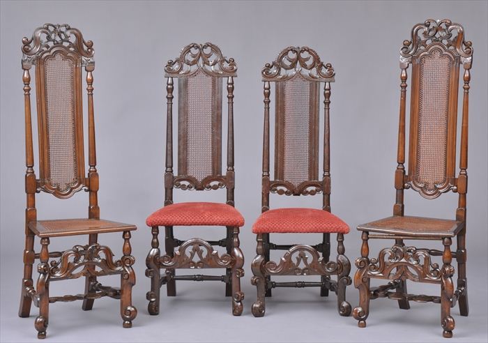 TWO PAIRS OF WILLIAM AND MARY CARVED 13f1ac