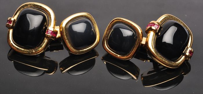 PAIR OF ONYX AND RUBY CUFFLINKS