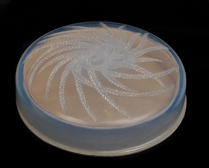 LALIQUE OPALESCENT GLASS POWDER