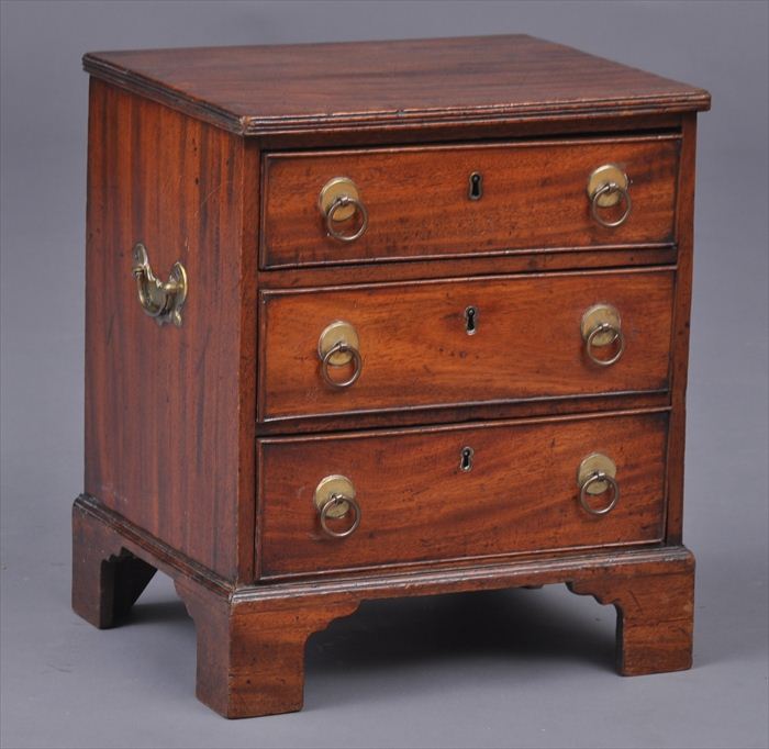 GEORGE III MAHOGANY MINIATURE CHEST 13f272