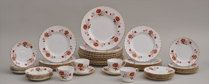 ROYAL CROWN DERBY CHINA DINNER SERVICE