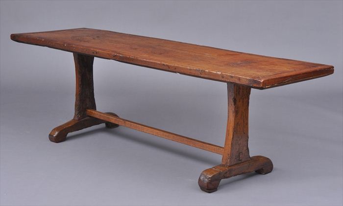 CARVED OAK TRESTLE TABLE The top with