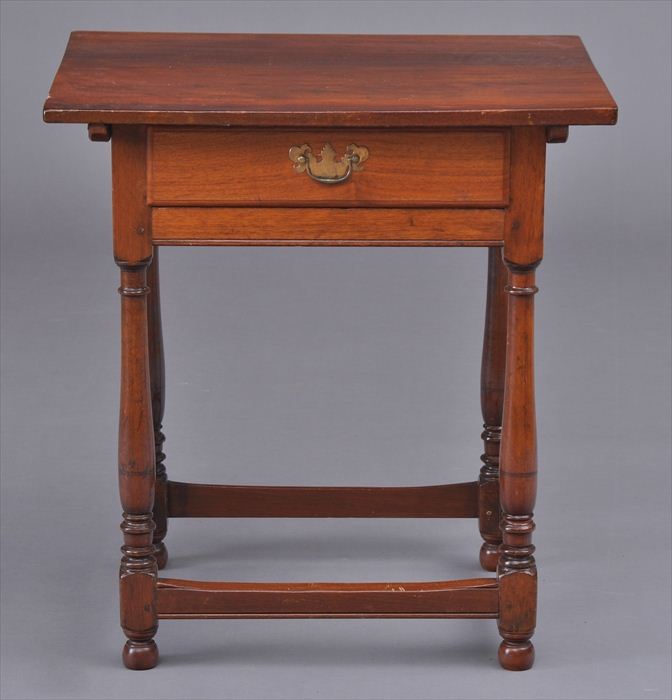 AMERICAN WALNUT TAVERN TABLE The 13f325