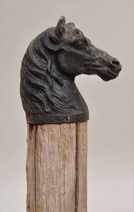 CAST-IRON HORSEHEAD WOOD HITCHING