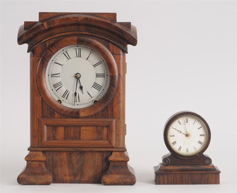 AMERICAN ROSEWOOD-GRAINED MANTEL CLOCK