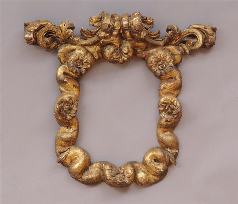 ITALIAN BAROQUE CARVED GILTWOOD