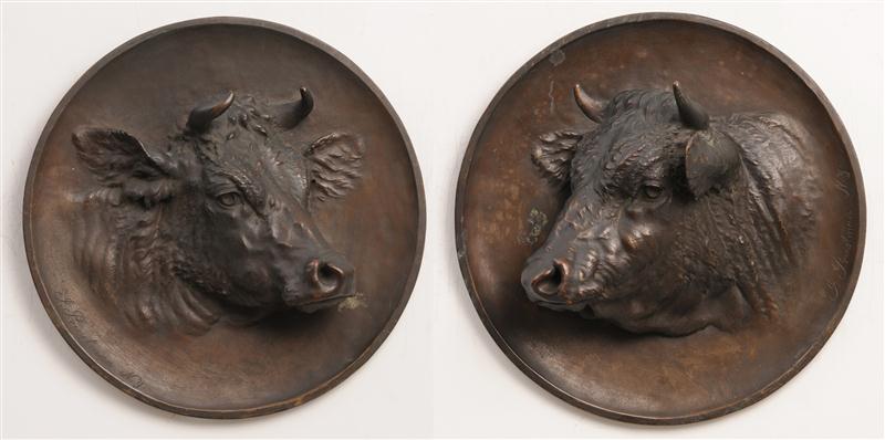 PAIR OF ROUND PLAQUES WITH COWS  13f6d9