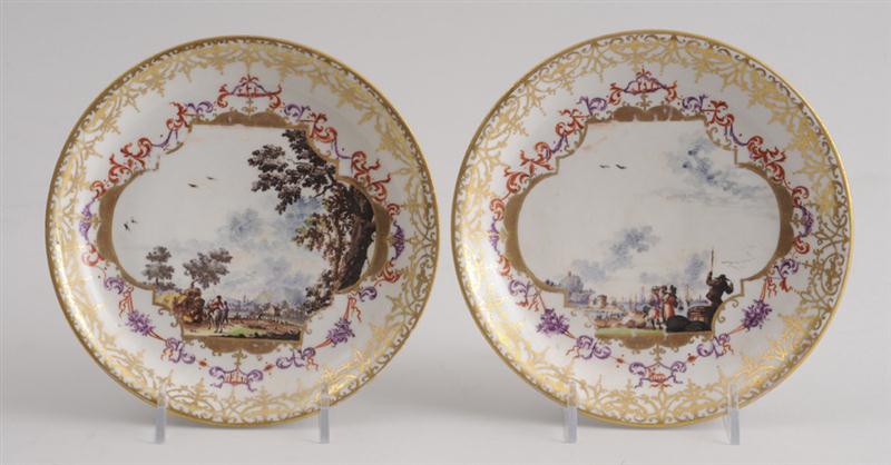 PAIR OF MEISSEN LARGE SAUCERS Circa 13f792