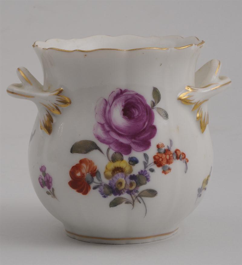 VIENNA TWO-HANDLED SMALL POT The shaped