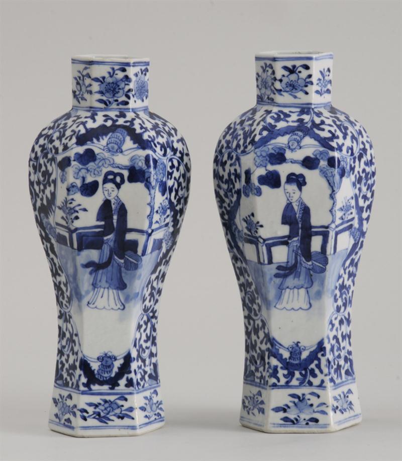 PAIR OF CHINESE EXPORT PORCELAIN