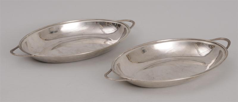 PAIR OF GEORGE III SILVER TWO HANDLED 13f7f1