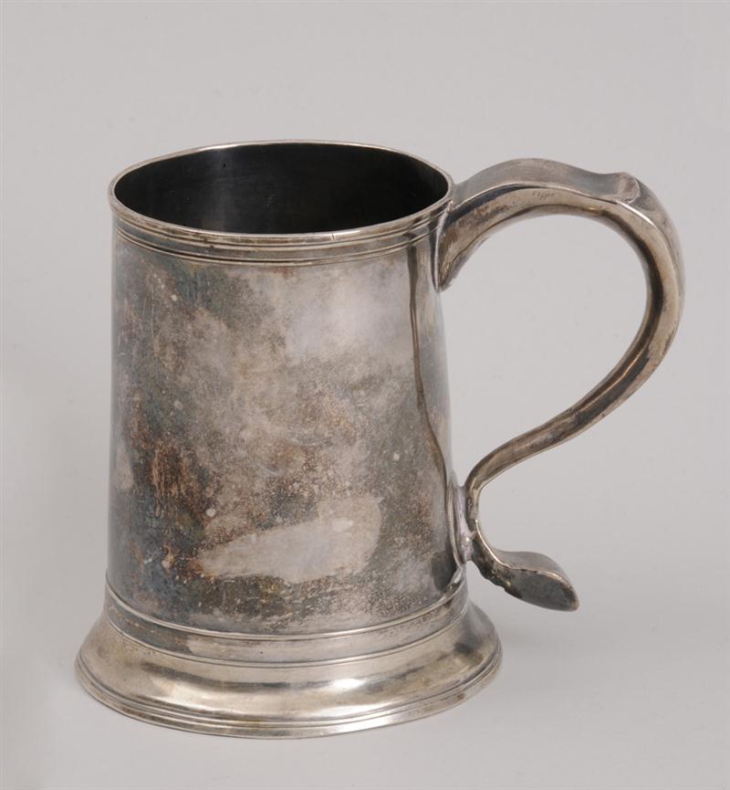 GEORGE III CRESTED SILVER CYLINDIRCAL