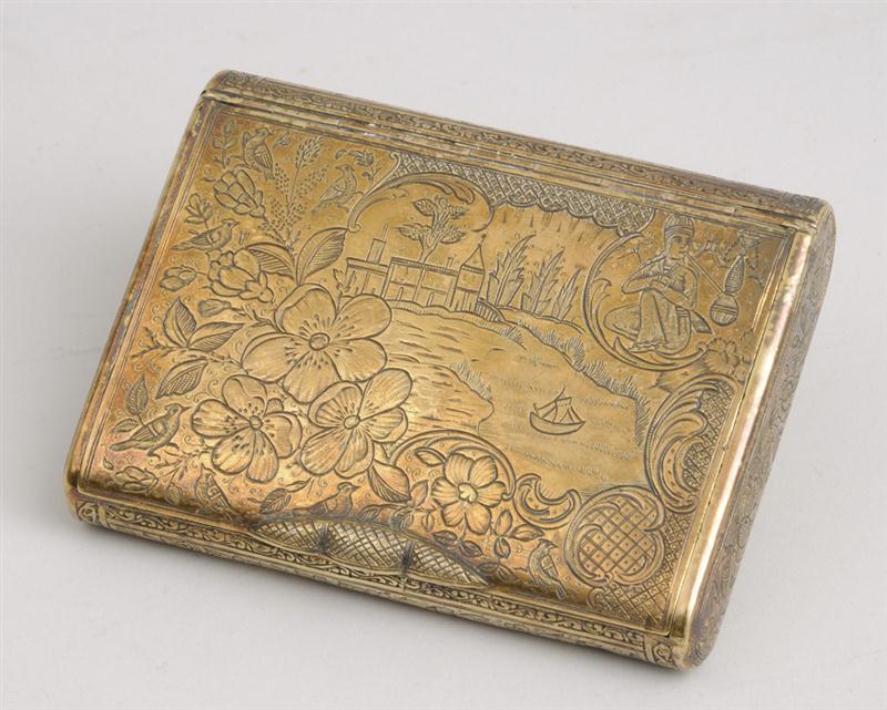 GILT METAL CIGARETTE CASE The hinged 13f825