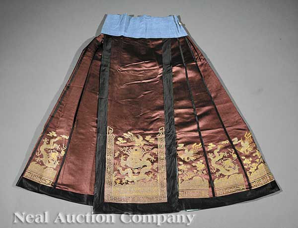 A Chinese Embroidered Silk Skirt 13fd01