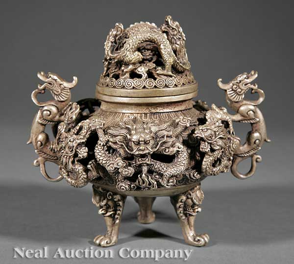 A Chinese Bronze Tripod Censer 13fd14