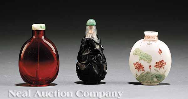 Three Chinese Glass Snuff Bottles 13d6f2