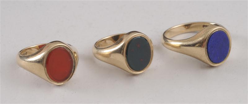 THREE GOLD RINGS WITH COLORED STONES