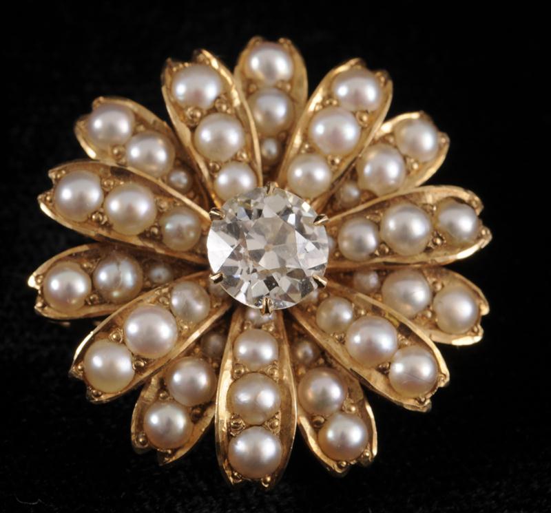 GOLD PEARL AND DIAMOND PIN 1 in. diam.