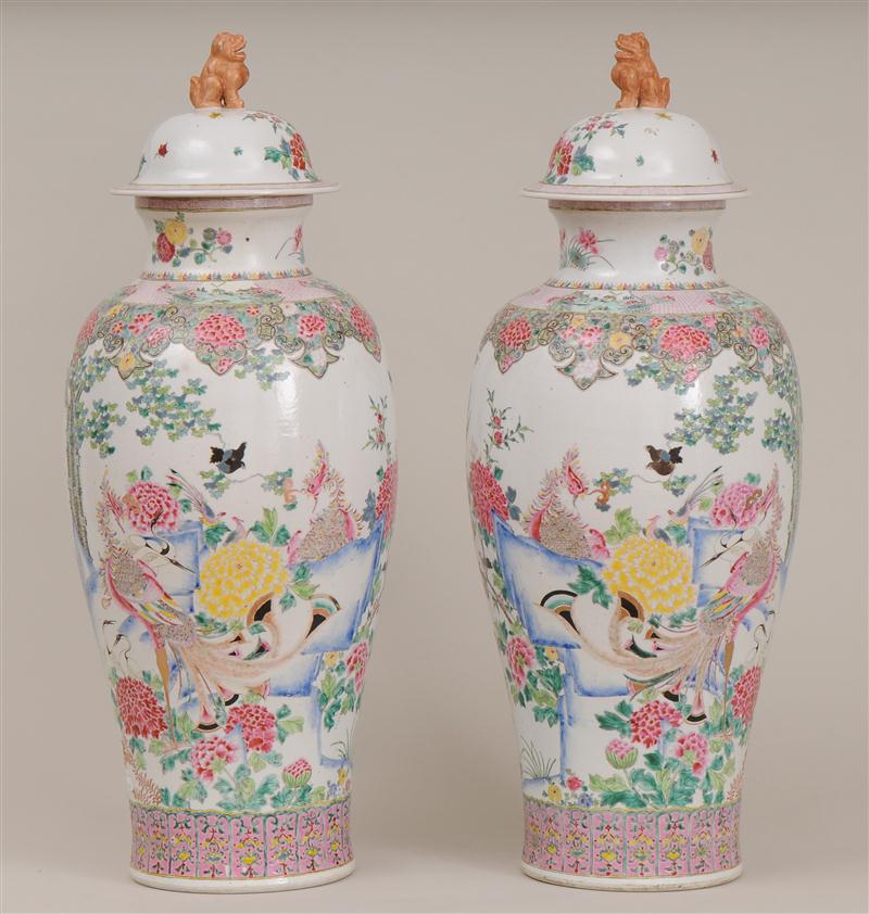 PAIR OF CHINESE FAMILLLE ROSE PORCELAIN